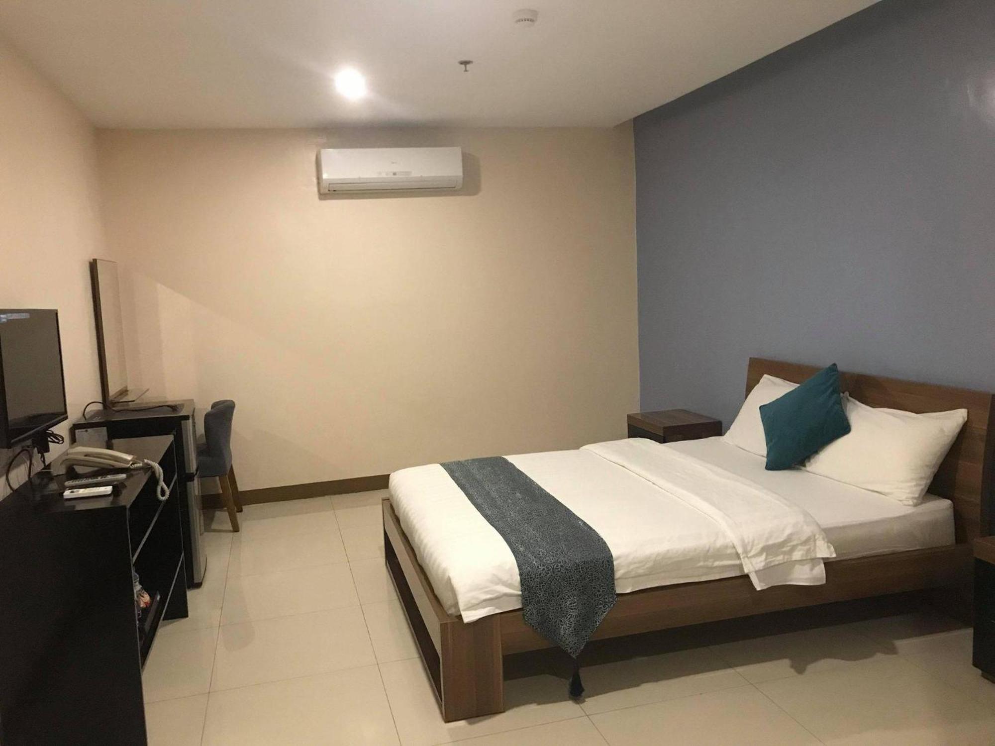 Ybc Grand Hotel Olongapo Exterior photo