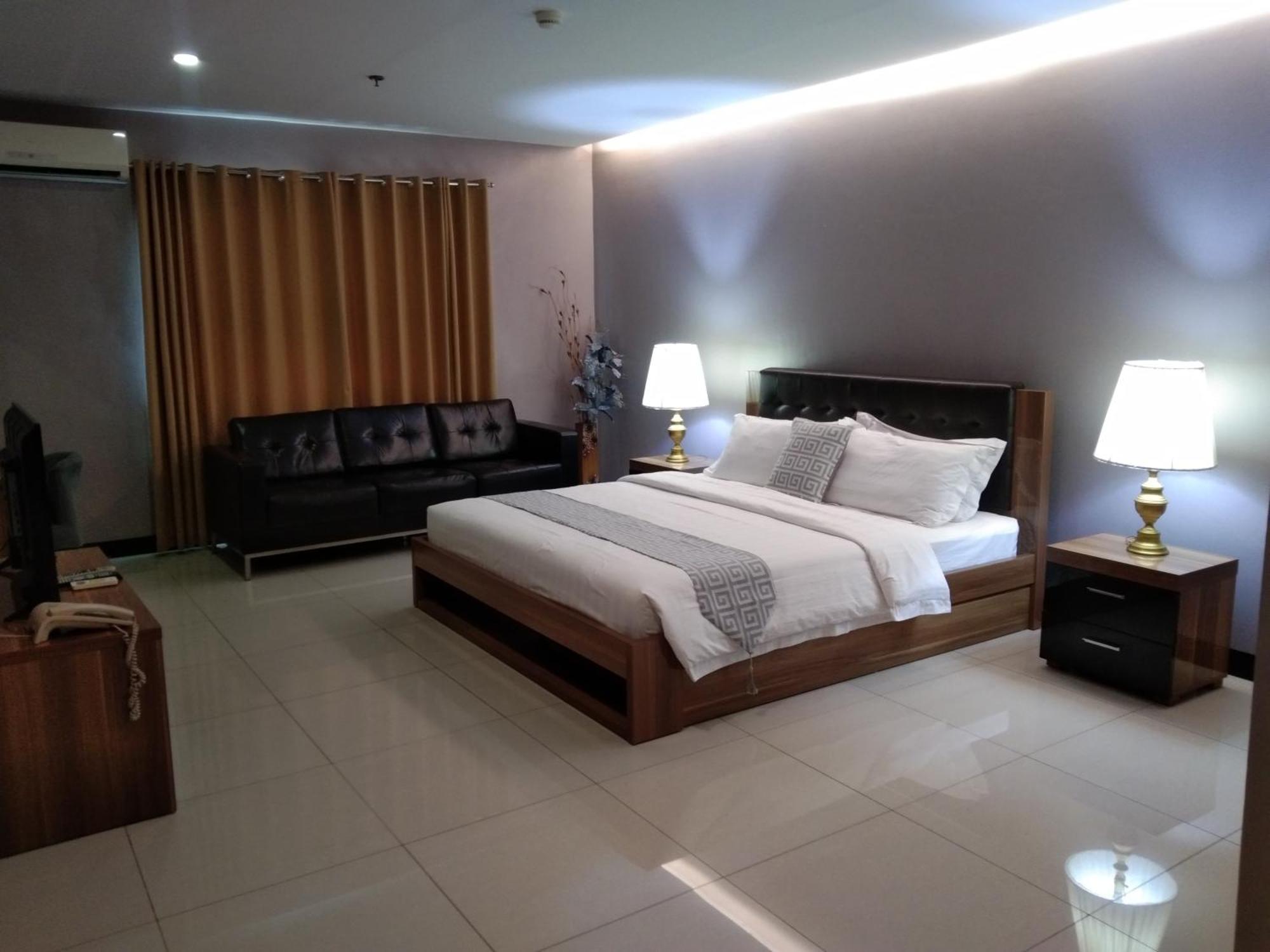 Ybc Grand Hotel Olongapo Exterior photo