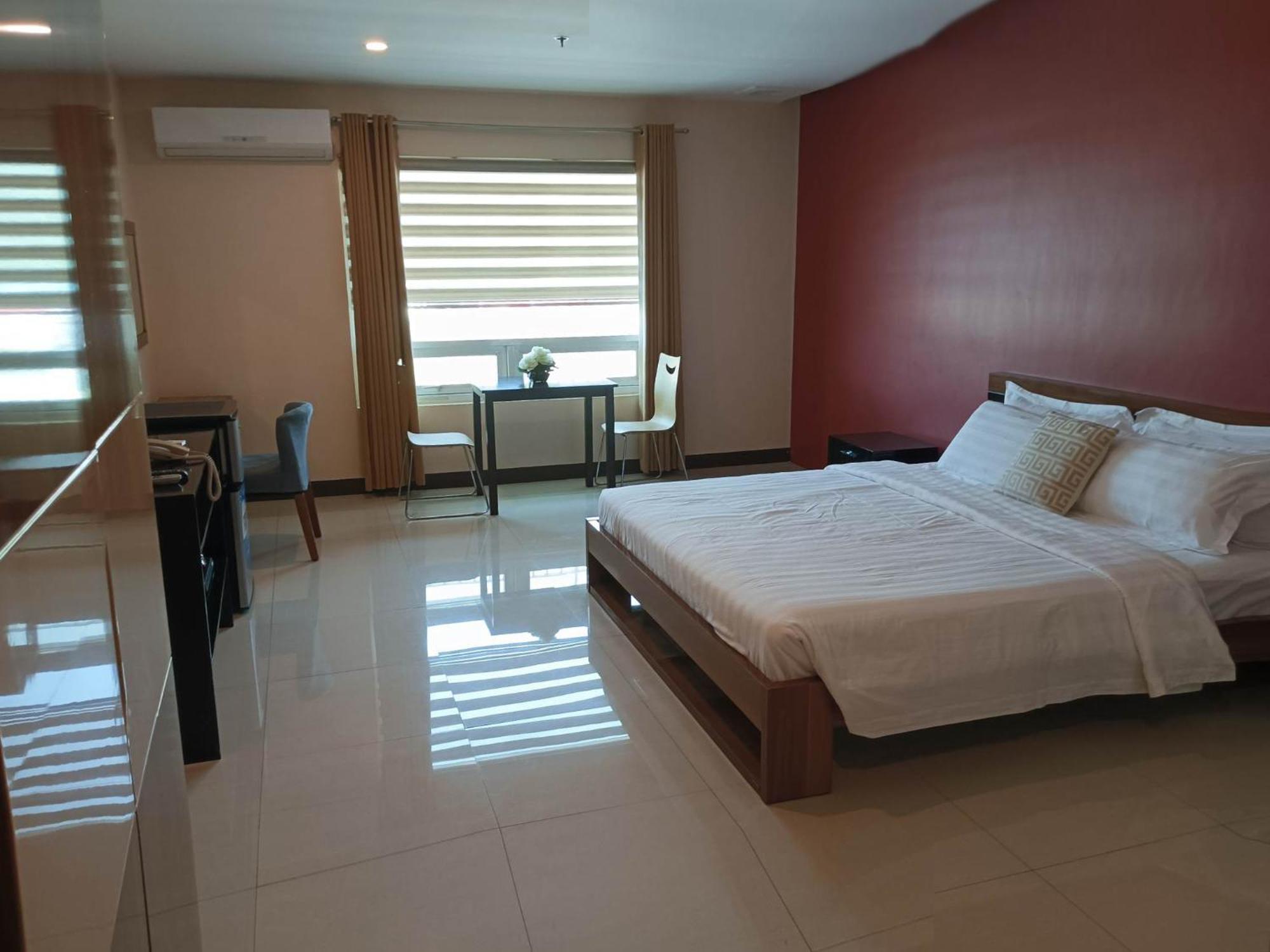 Ybc Grand Hotel Olongapo Exterior photo